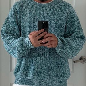 Vintage unisex puffy sweater made with 100% cotton